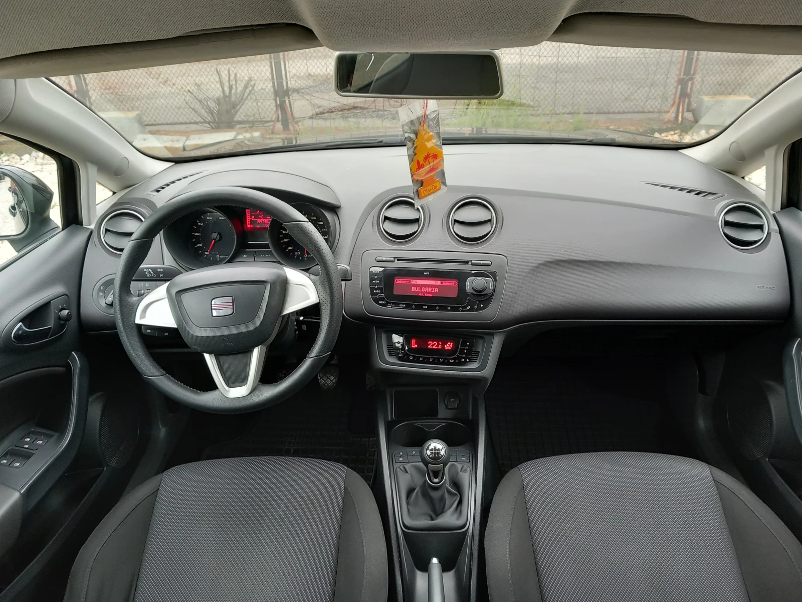 Seat Ibiza 1.4i клима 86кс, снимка 9 - Автомобили и джипове - 55068396