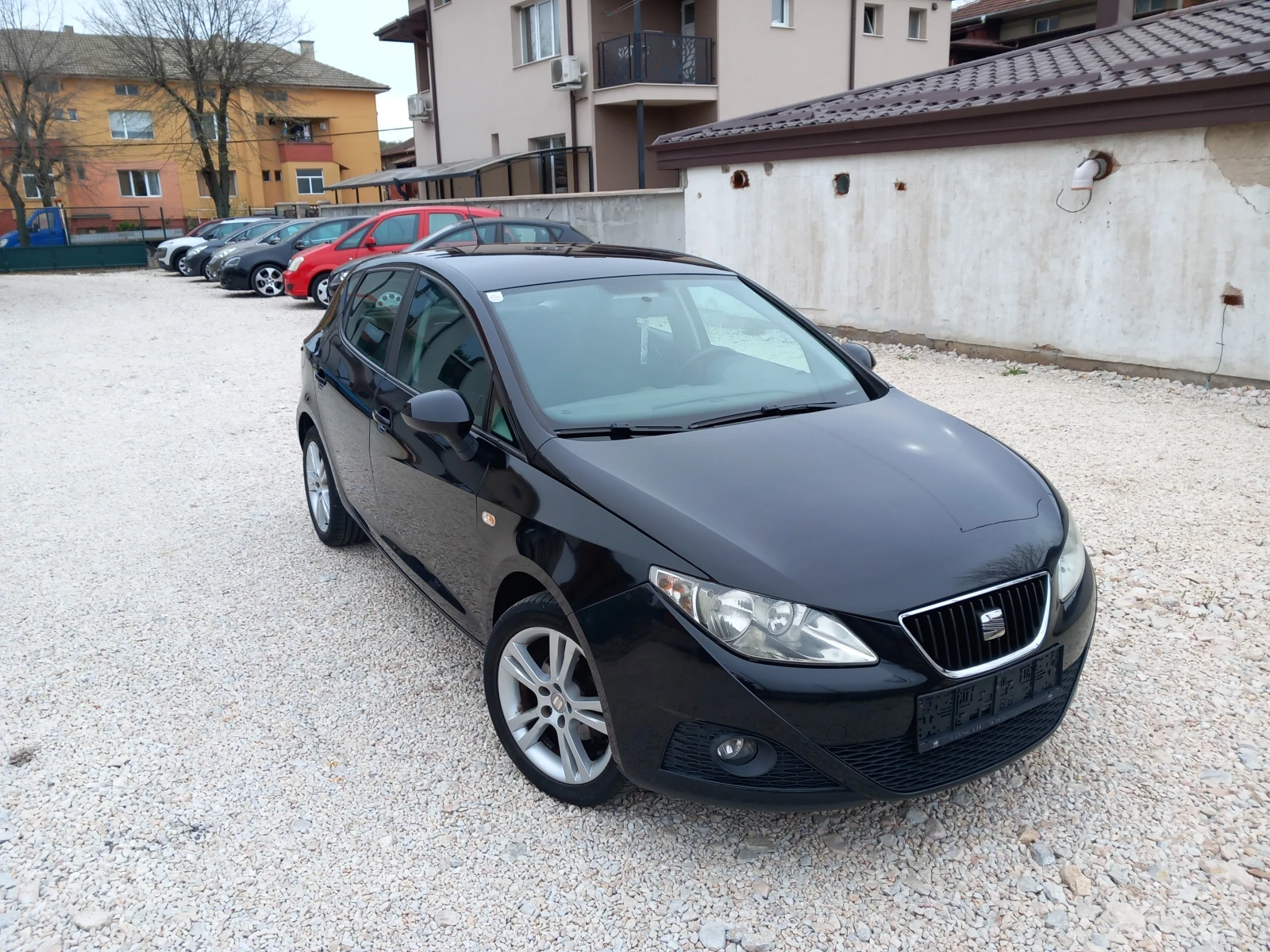 Seat Ibiza 1.4i клима 86кс, снимка 8 - Автомобили и джипове - 55068396