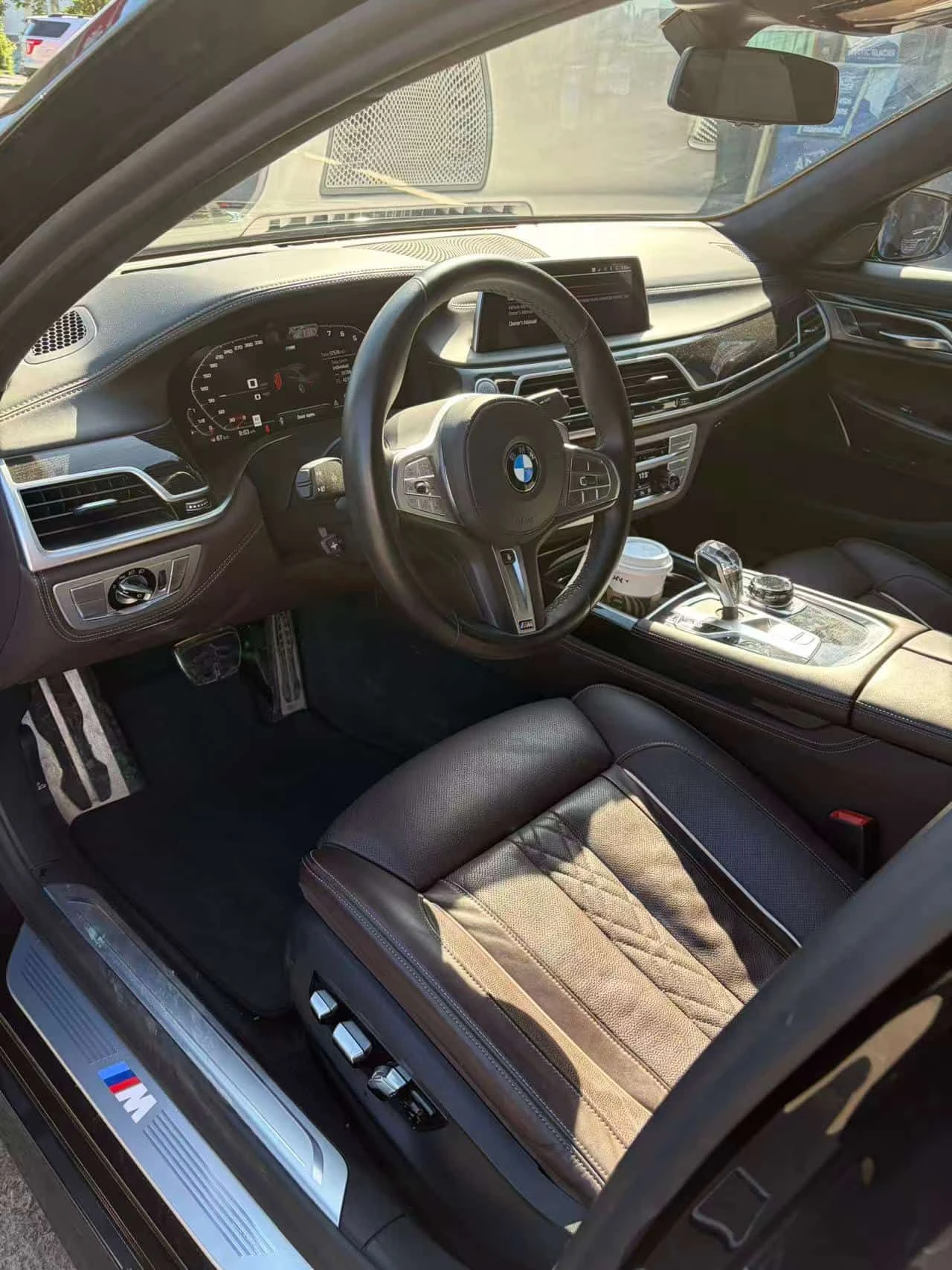BMW 750 i xDrive/ОБДУХВАНЕ/ШИБИДАХ/ДИСТРОНИК/360 КАМЕРИ, снимка 7 - Автомобили и джипове - 55096509