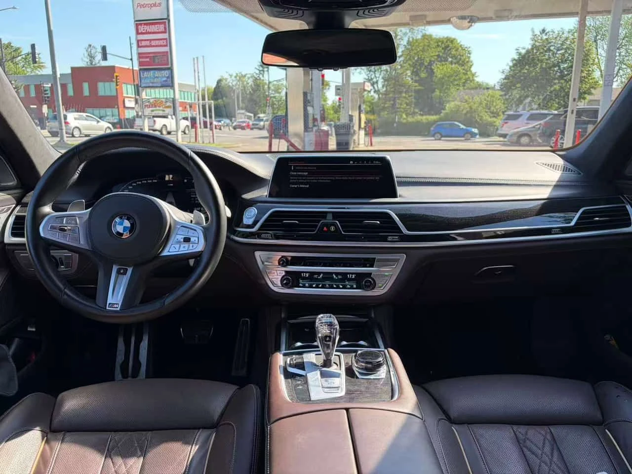 BMW 750 i xDrive/ОБДУХВАНЕ/ШИБИДАХ/ДИСТРОНИК/360 КАМЕРИ, снимка 9 - Автомобили и джипове - 55096509