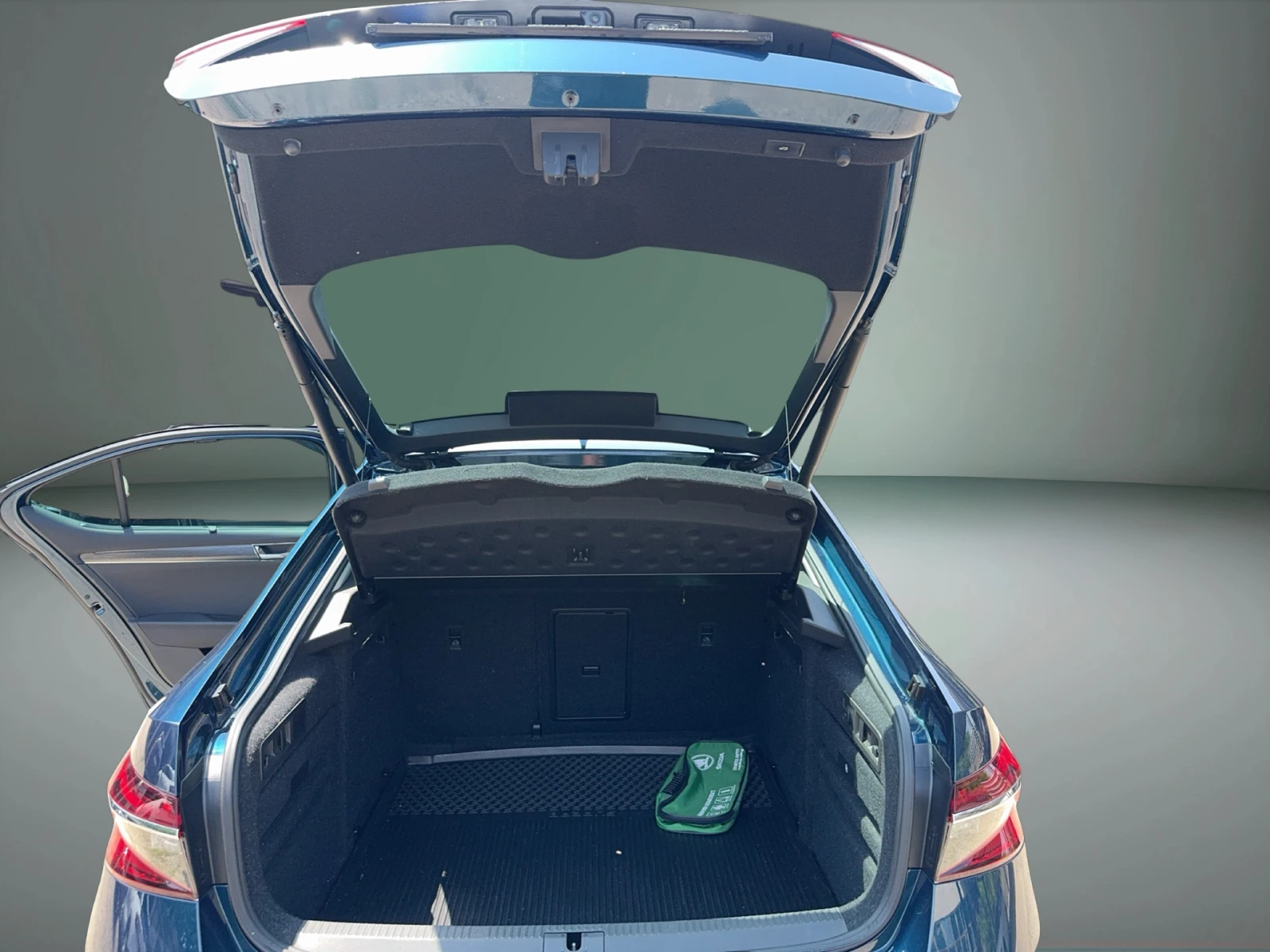 Skoda Superb 1.5 TSI / 110 kW / 150 к.с., 6M, снимка 12 - Автомобили и джипове - 55129480