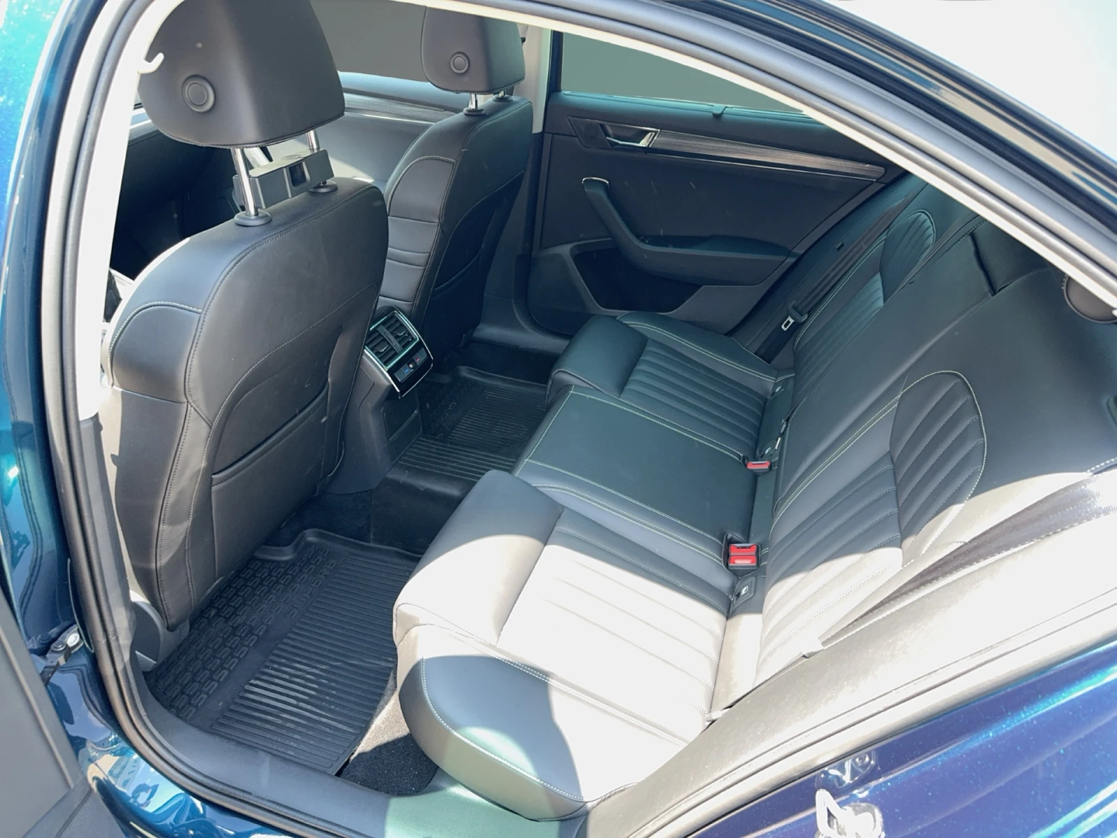 Skoda Superb 1.5 TSI / 110 kW / 150 к.с., 6M, снимка 11 - Автомобили и джипове - 55129480