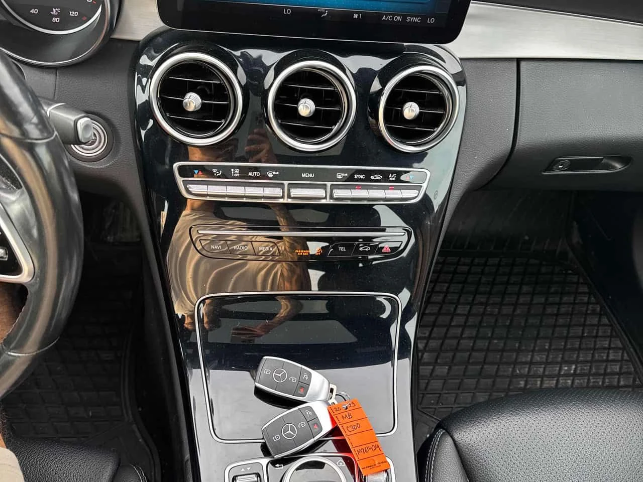 Mercedes-Benz C 300 CARFAX, снимка 9 - Автомобили и джипове - 55377855