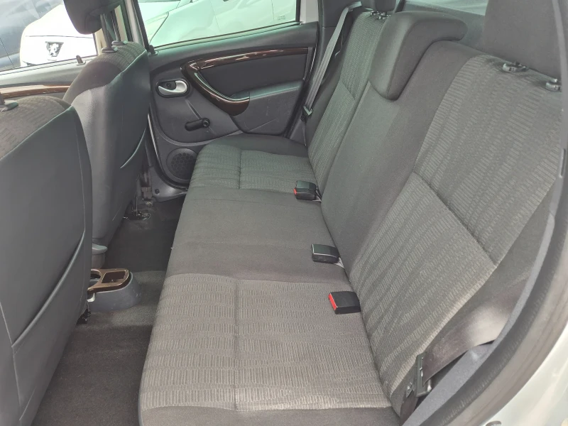 Dacia Duster 1.5 DCI 4x4, снимка 8 - Автомобили и джипове - 49722763