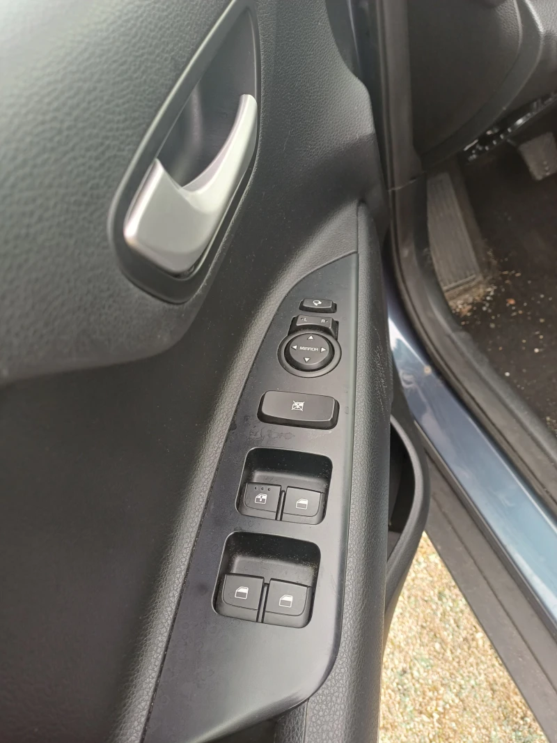 Kia Stonic 1.0i turbo GDI-100кс, снимка 10 - Автомобили и джипове - 52386386