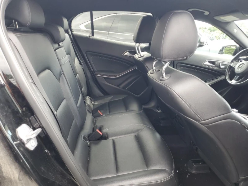 Mercedes-Benz GLA 250, снимка 10 - Автомобили и джипове - 53095806