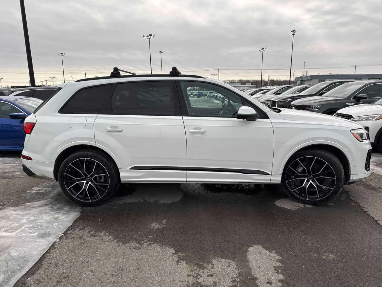 Audi Q7 * Progressiv * CARFAX * БЕЗ ПЪРВОНАЧАЛНА ВНОСКА, снимка 3 - Автомобили и джипове - 53728851