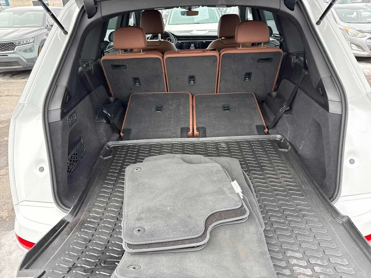 Audi Q7 * Progressiv * CARFAX * БЕЗ ПЪРВОНАЧАЛНА ВНОСКА, снимка 10 - Автомобили и джипове - 53728851