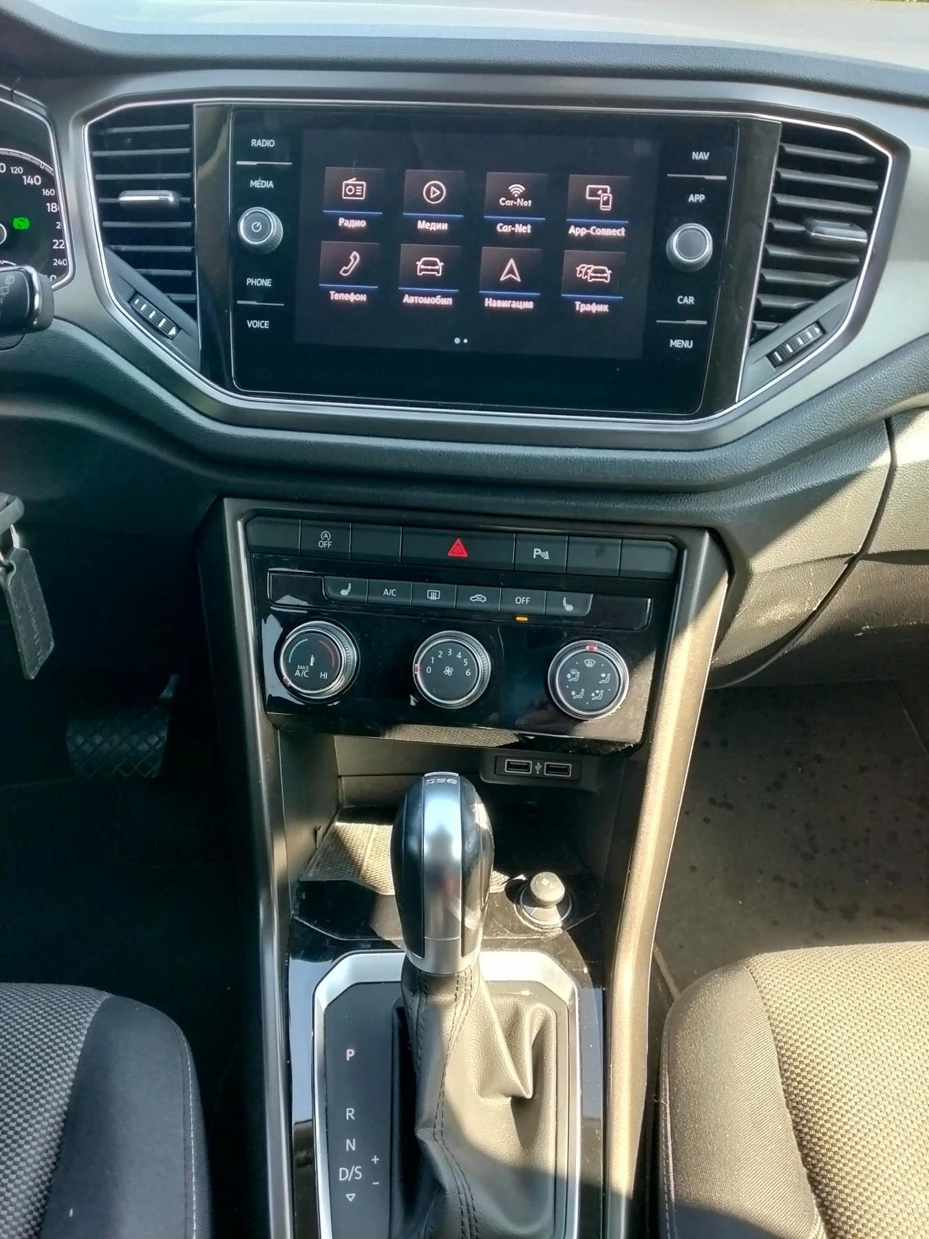VW T-Roc, снимка 8 - Автомобили и джипове - 55779699