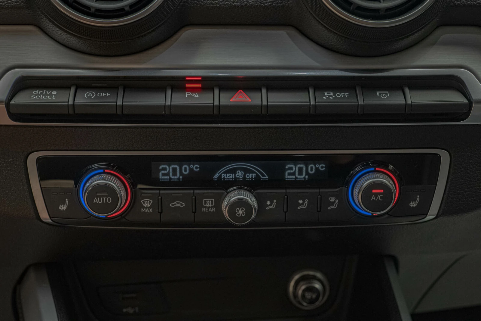 Audi Q2 SQ2/2.0TFSI/Bang&Olufsen/HuD/Virtual/Dist./Side As, снимка 13 - Автомобили и джипове - 55824777