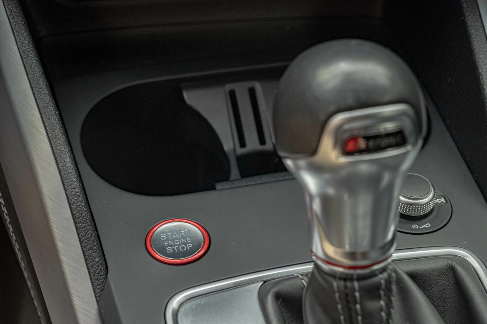 Audi Q2 SQ2/2.0TFSI/Bang&Olufsen/HuD/Virtual/Dist./Side As, снимка 14 - Автомобили и джипове - 55824777