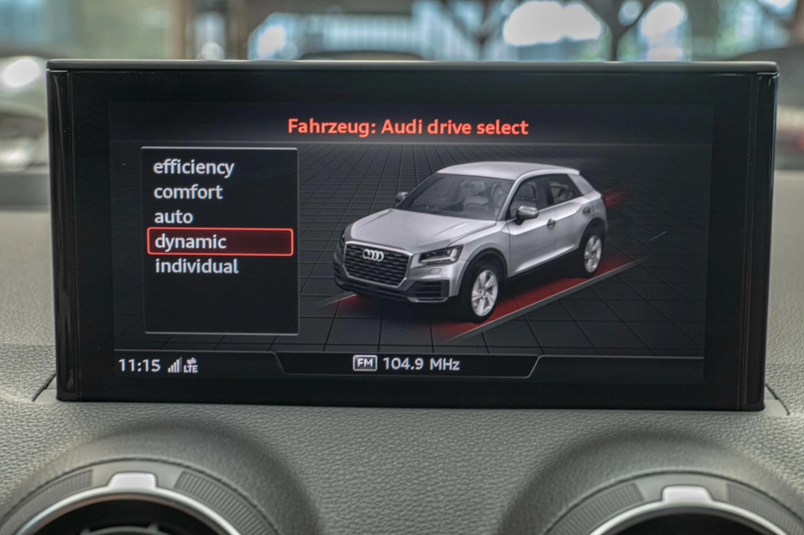 Audi Q2 SQ2/2.0TFSI/Bang&Olufsen/HuD/Virtual/Dist./Side As, снимка 16 - Автомобили и джипове - 55824777