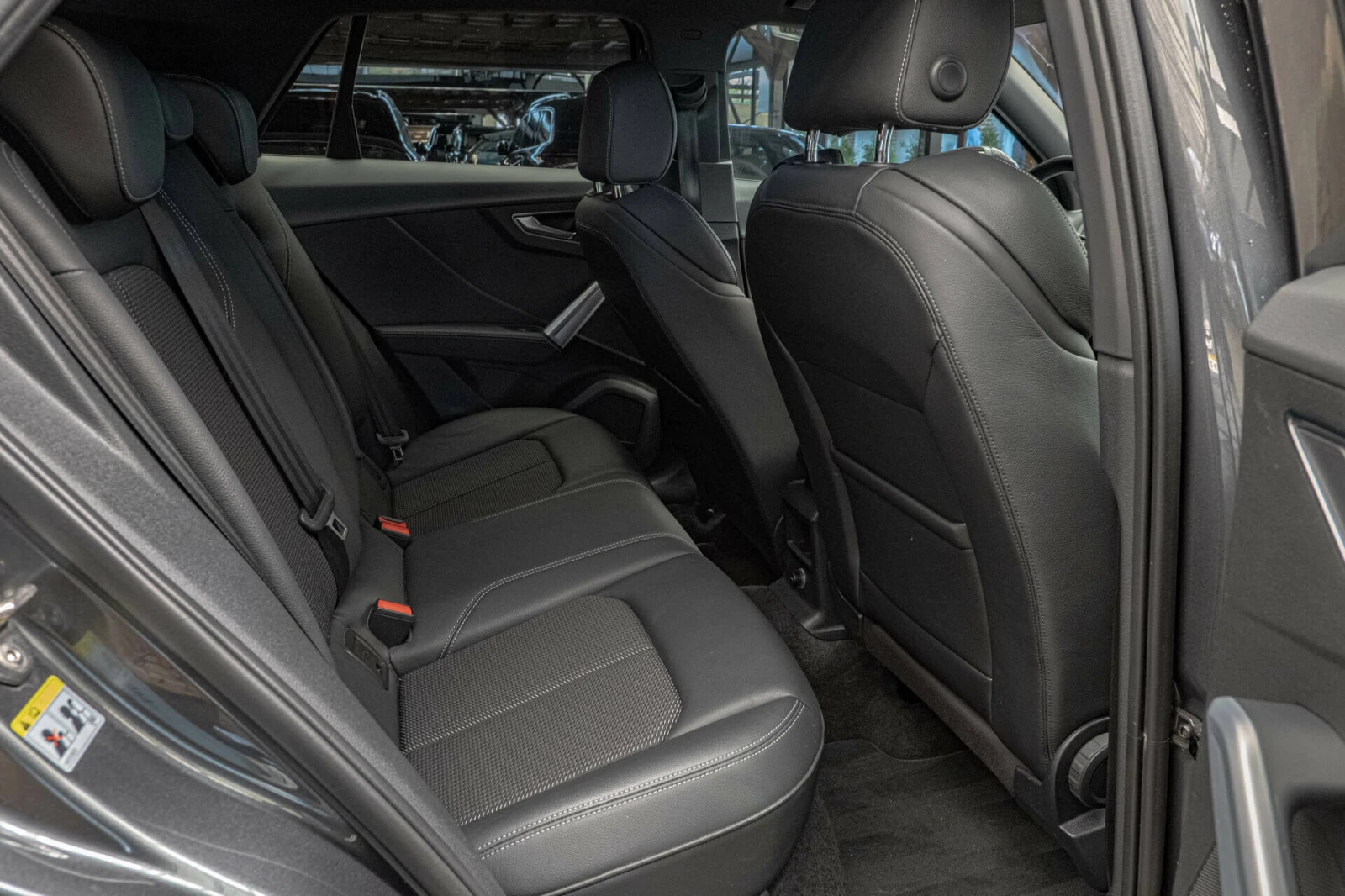 Audi Q2 SQ2/2.0TFSI/Bang&Olufsen/HuD/Virtual/Dist./Side As, снимка 11 - Автомобили и джипове - 55824777