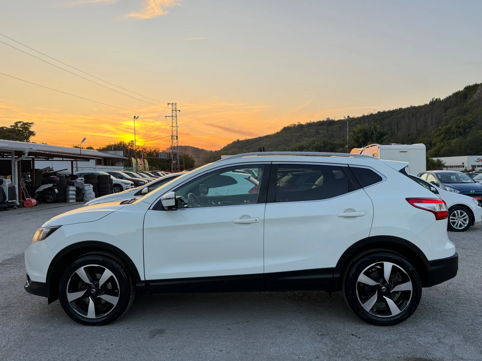 Nissan Qashqai 1.6dCi 127 000km/АВТОМАТ/360* KAMEРИ/LED, снимка 6 - Автомобили и джипове - 56153744