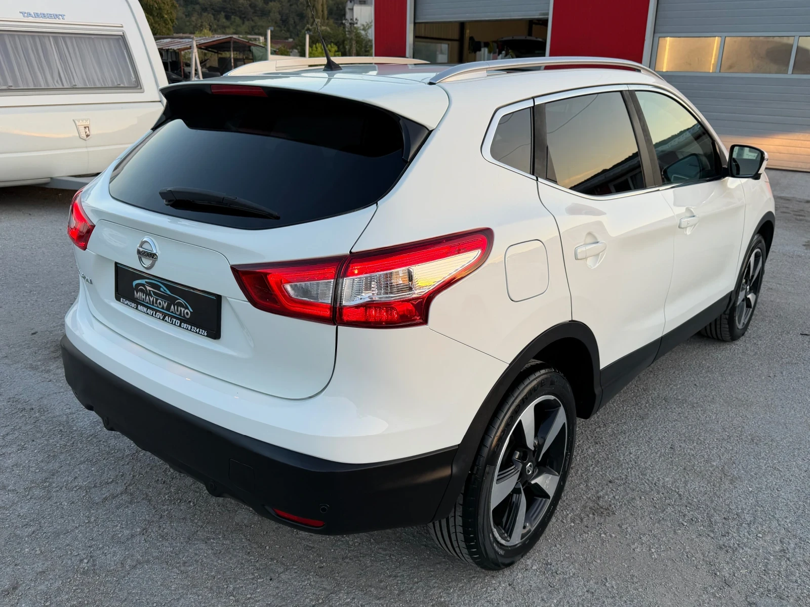 Nissan Qashqai 1.6dCi 127 000km/АВТОМАТ/360* KAMEРИ/LED, снимка 3 - Автомобили и джипове - 56153744