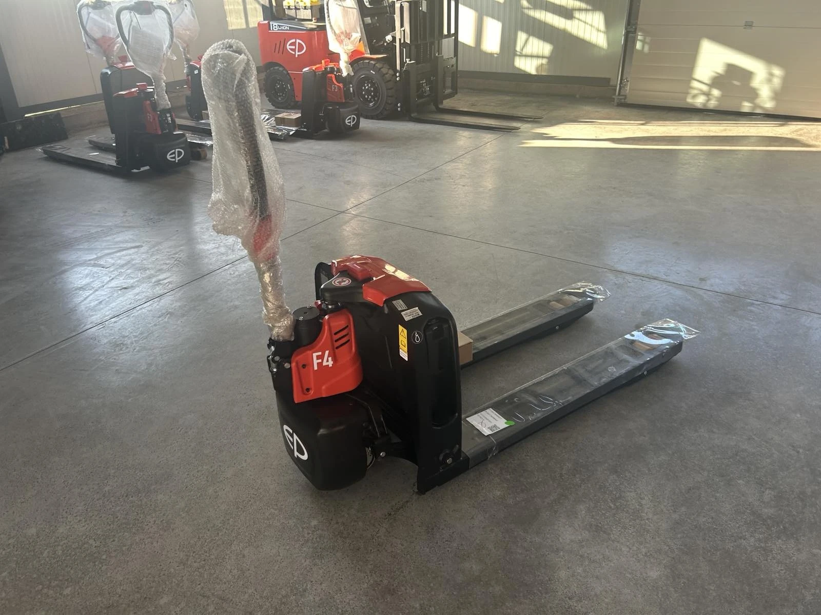  EP Equipment F4 | Mobile.bg   4