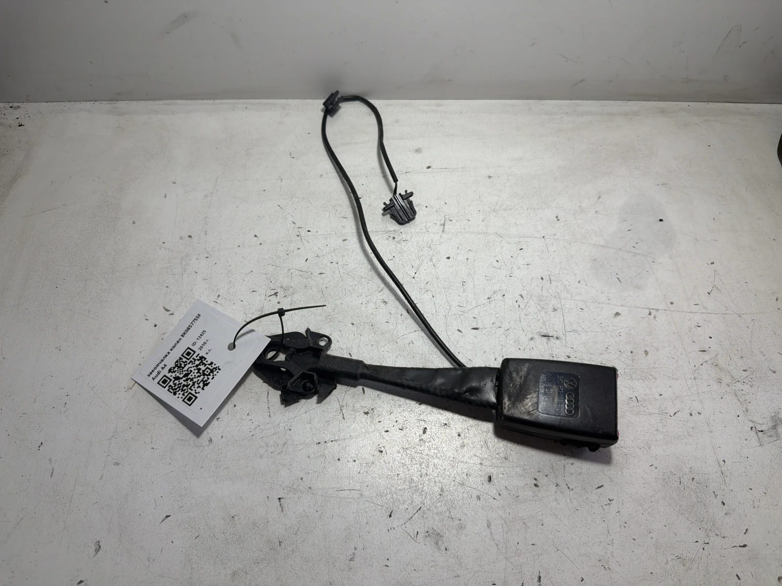 закопчалка колан 8K0857755F Audi A4