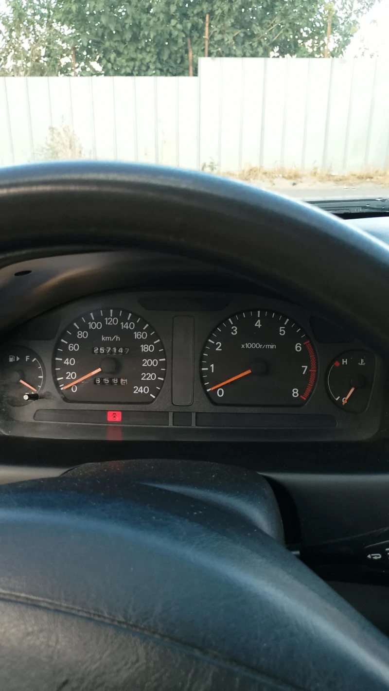 Mitsubishi Galant 2.4i, снимка 4 - Автомобили и джипове - 48764418