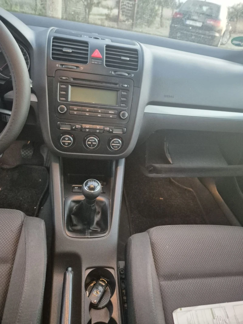 VW Golf 1.6 FSI, снимка 5 - Автомобили и джипове - 51121853
