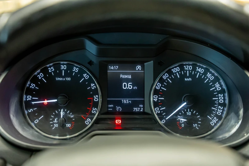 Skoda Octavia 1.6 TDI, снимка 16 - Автомобили и джипове - 52536801