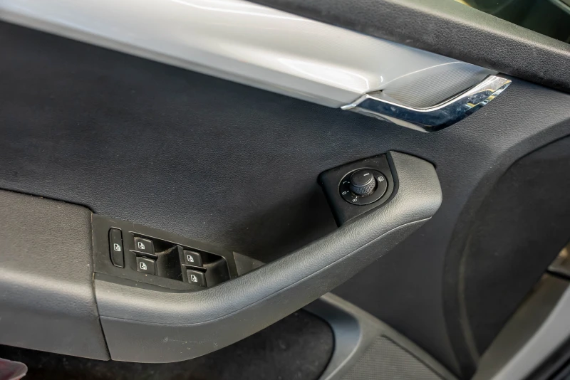 Skoda Octavia 1.6 TDI, снимка 8 - Автомобили и джипове - 52536801