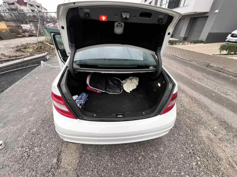 Mercedes-Benz C 180 C 180 CGI BlueEFFICIENCY, снимка 5 - Автомобили и джипове - 52592929