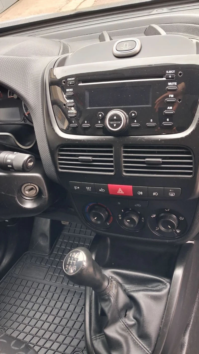 Fiat Doblo 1.3Multijet, снимка 8 - Автомобили и джипове - 52752454