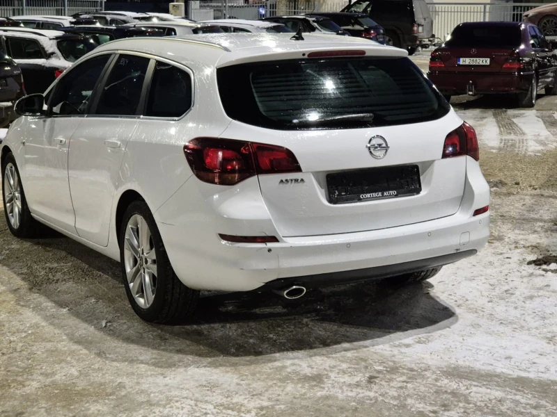 Opel Astra 1.4i SPORTS TOURER, снимка 7 - Автомобили и джипове - 53163104