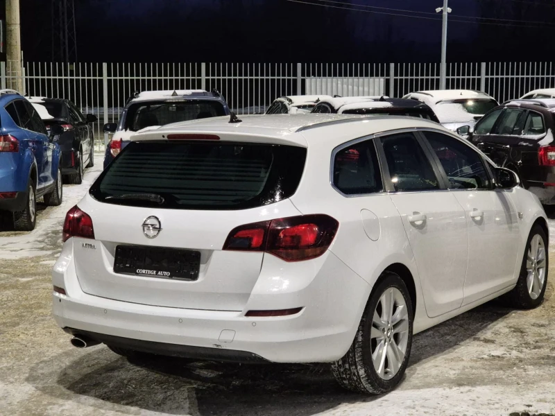 Opel Astra 1.4i SPORTS TOURER, снимка 5 - Автомобили и джипове - 53163104