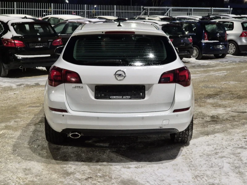 Opel Astra 1.4i SPORTS TOURER, снимка 6 - Автомобили и джипове - 53163104