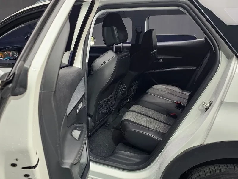 Peugeot 3008 1.6 BlueHDI, снимка 12 - Автомобили и джипове - 54298742