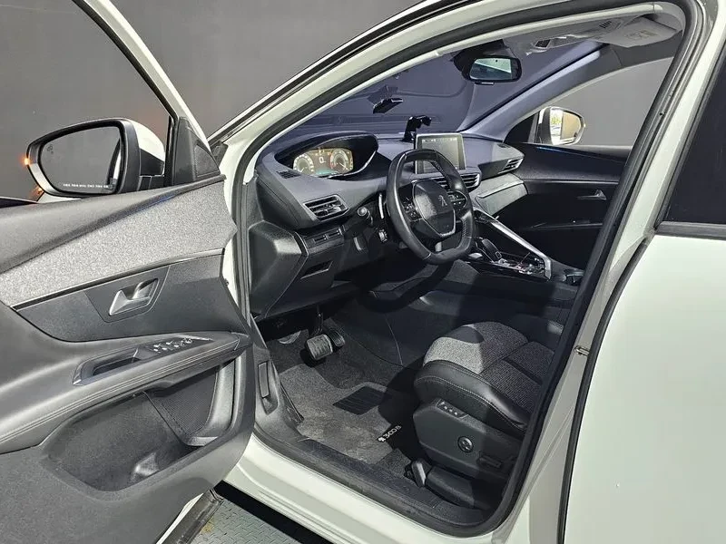 Peugeot 3008 1.6 BlueHDI, снимка 11 - Автомобили и джипове - 54298742