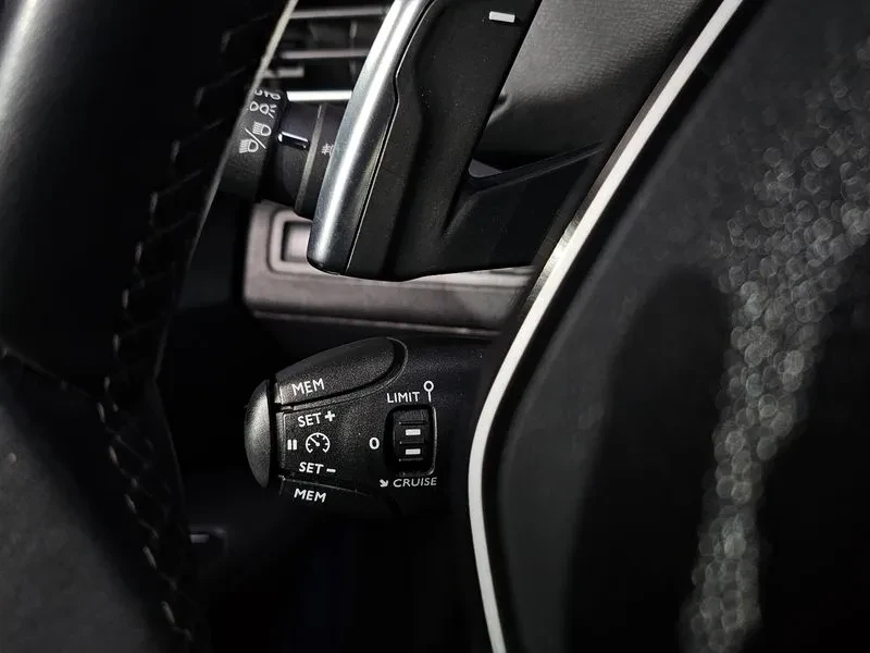 Peugeot 3008 1.6 BlueHDI, снимка 17 - Автомобили и джипове - 54298742