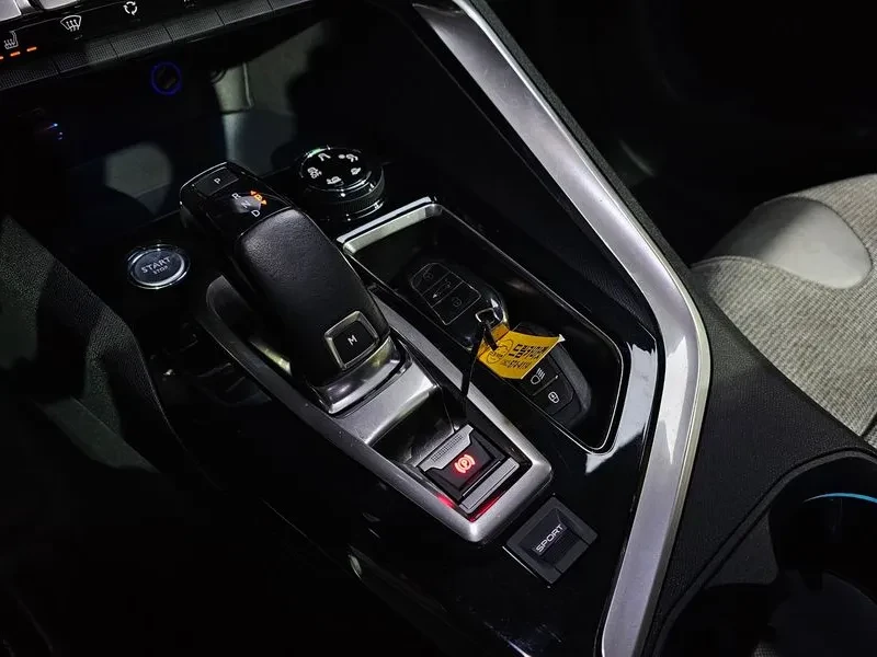 Peugeot 3008 1.6 BlueHDI, снимка 9 - Автомобили и джипове - 54298742