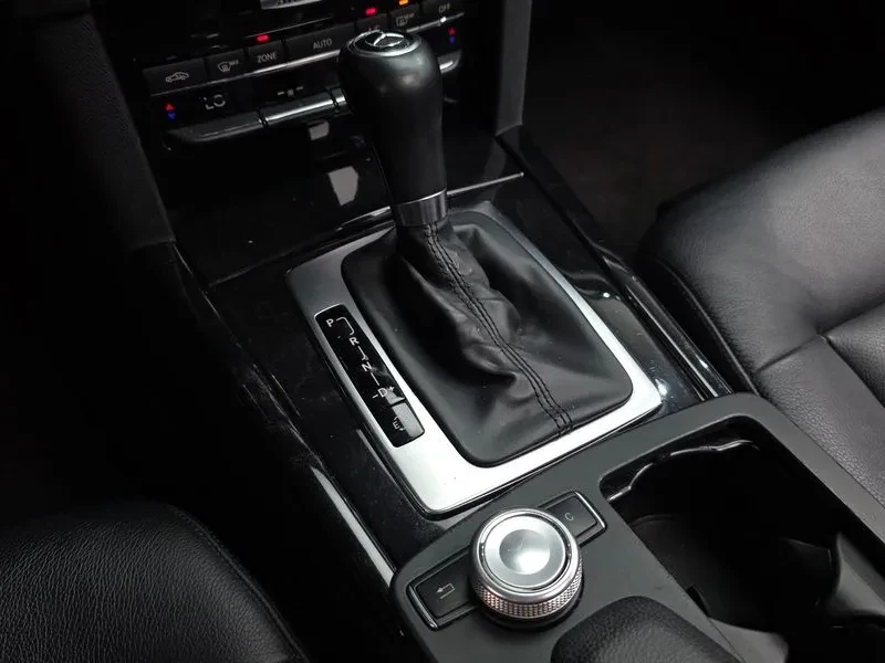Mercedes-Benz E 200  W212 E200 Cgi Avant Garde, снимка 9 - Автомобили и джипове - 54925456