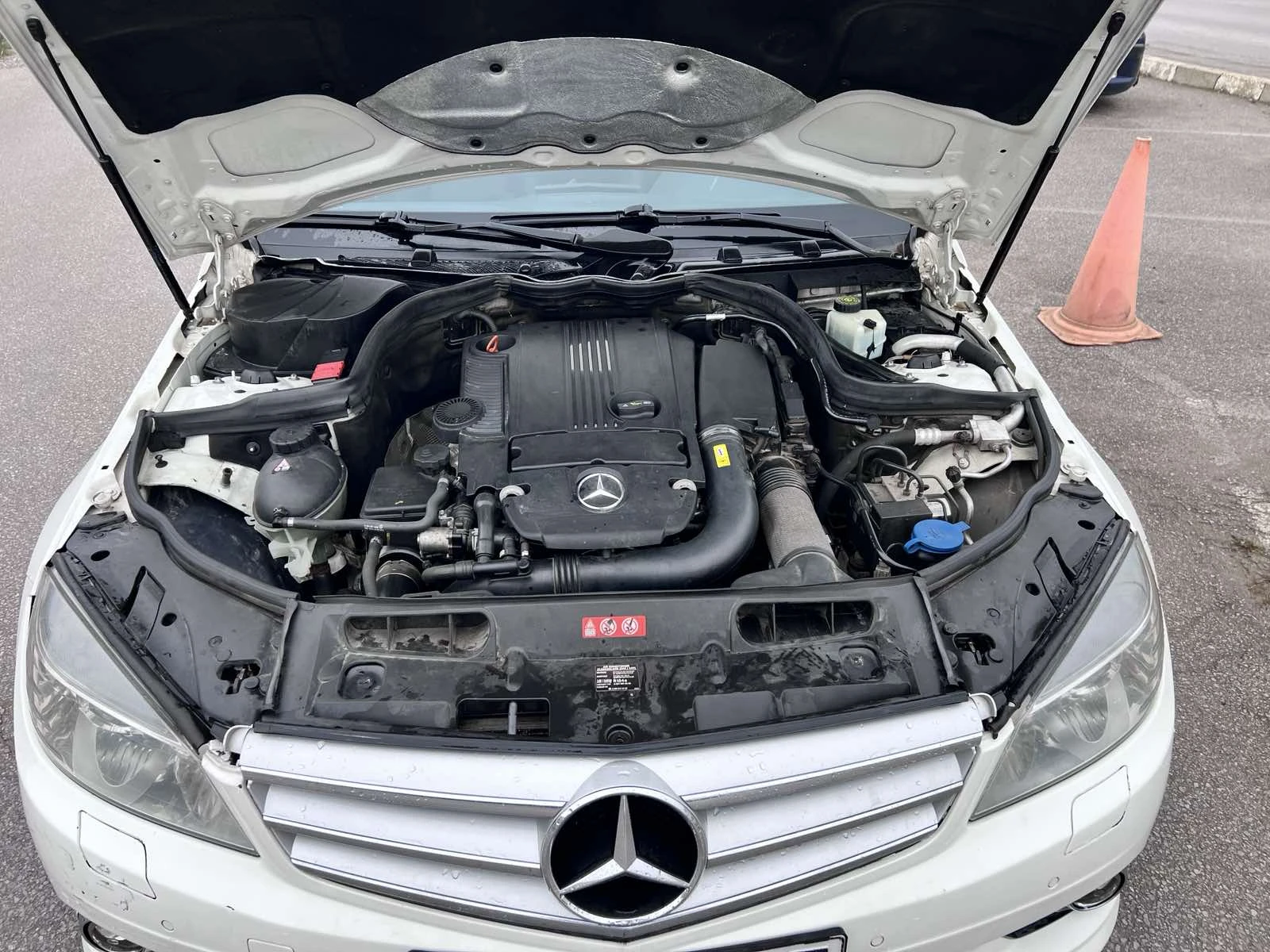 Mercedes-Benz C 180 C 180 CGI BlueEFFICIENCY - изображение 3