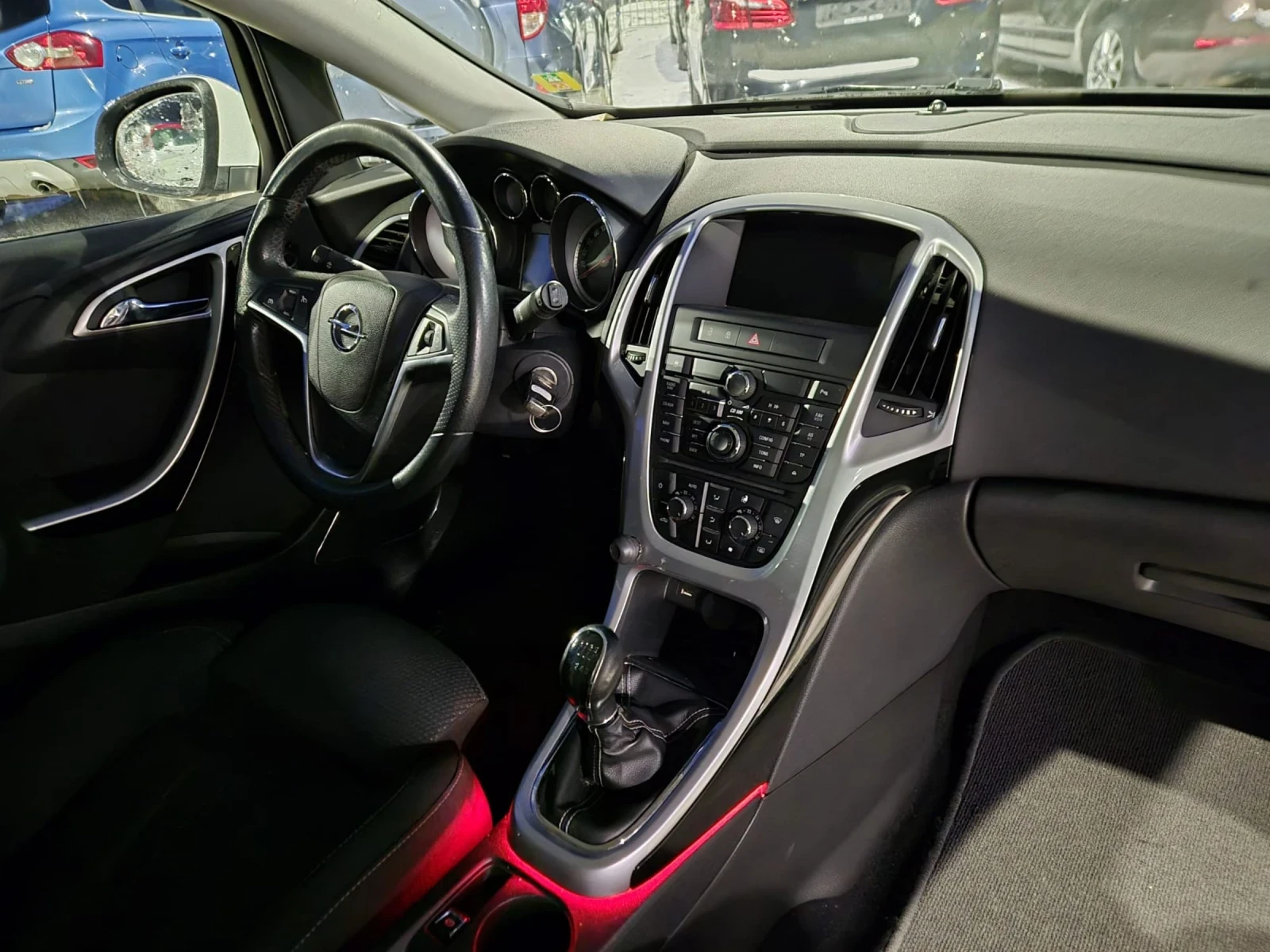 Opel Astra 1.4i SPORTS TOURER - изображение 9