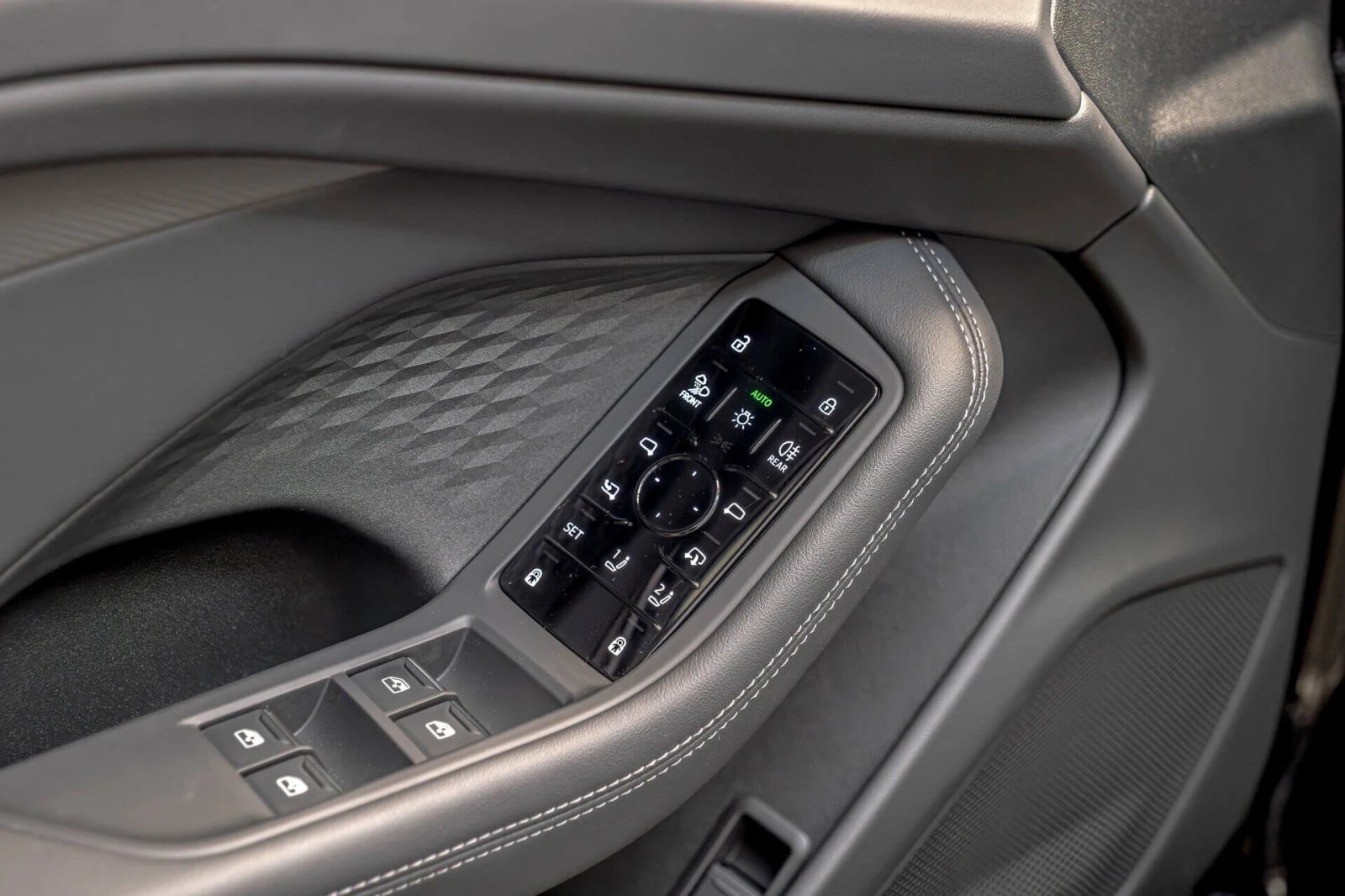 Audi A6 2.0TFSI/Sline/Камера 360/Амбиент/Passenger Displey, снимка 9 - Автомобили и джипове - 53878149