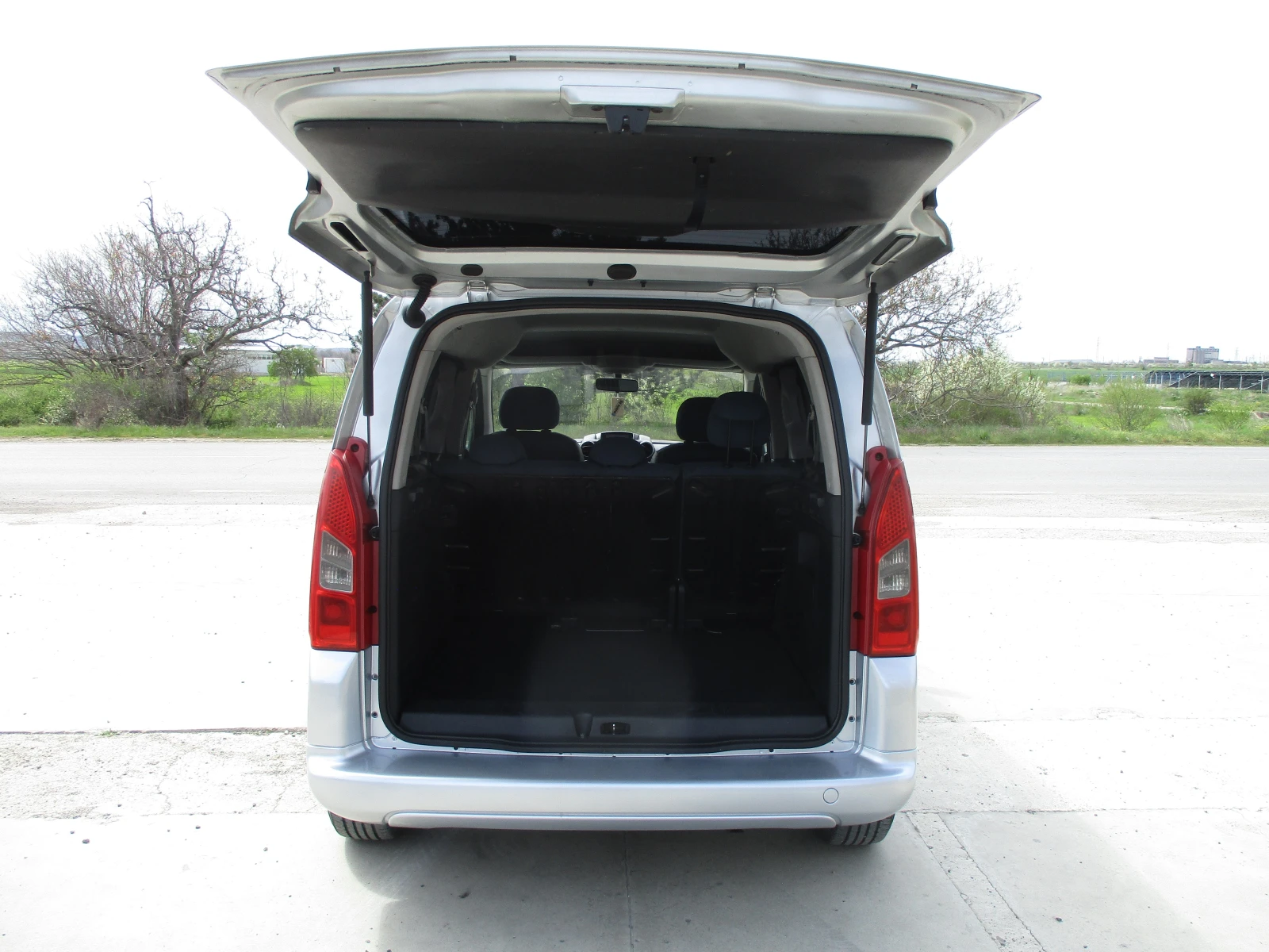 Citroen Berlingo 1.6/ДИЗЕЛ/90кс/ПЪТНИЧЕСКА/КАТО НОВА/, снимка 16 - Автомобили и джипове - 54214928