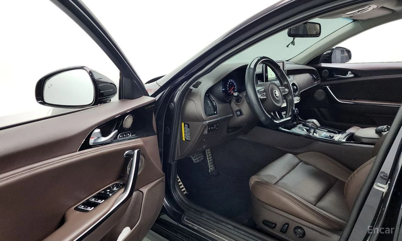 Kia Stinger 3.3* MASTERS* BREMBO* 360 КАМЕРИ* ОБДУХ* DISTRONIC, снимка 9 - Автомобили и джипове - 54512664