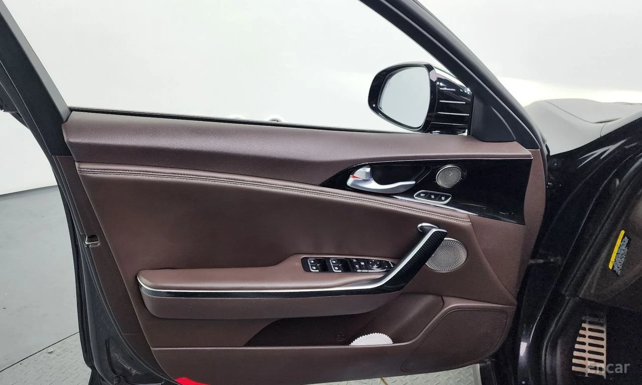 Kia Stinger 3.3* MASTERS* BREMBO* 360 КАМЕРИ* ОБДУХ* DISTRONIC, снимка 8 - Автомобили и джипове - 54512664