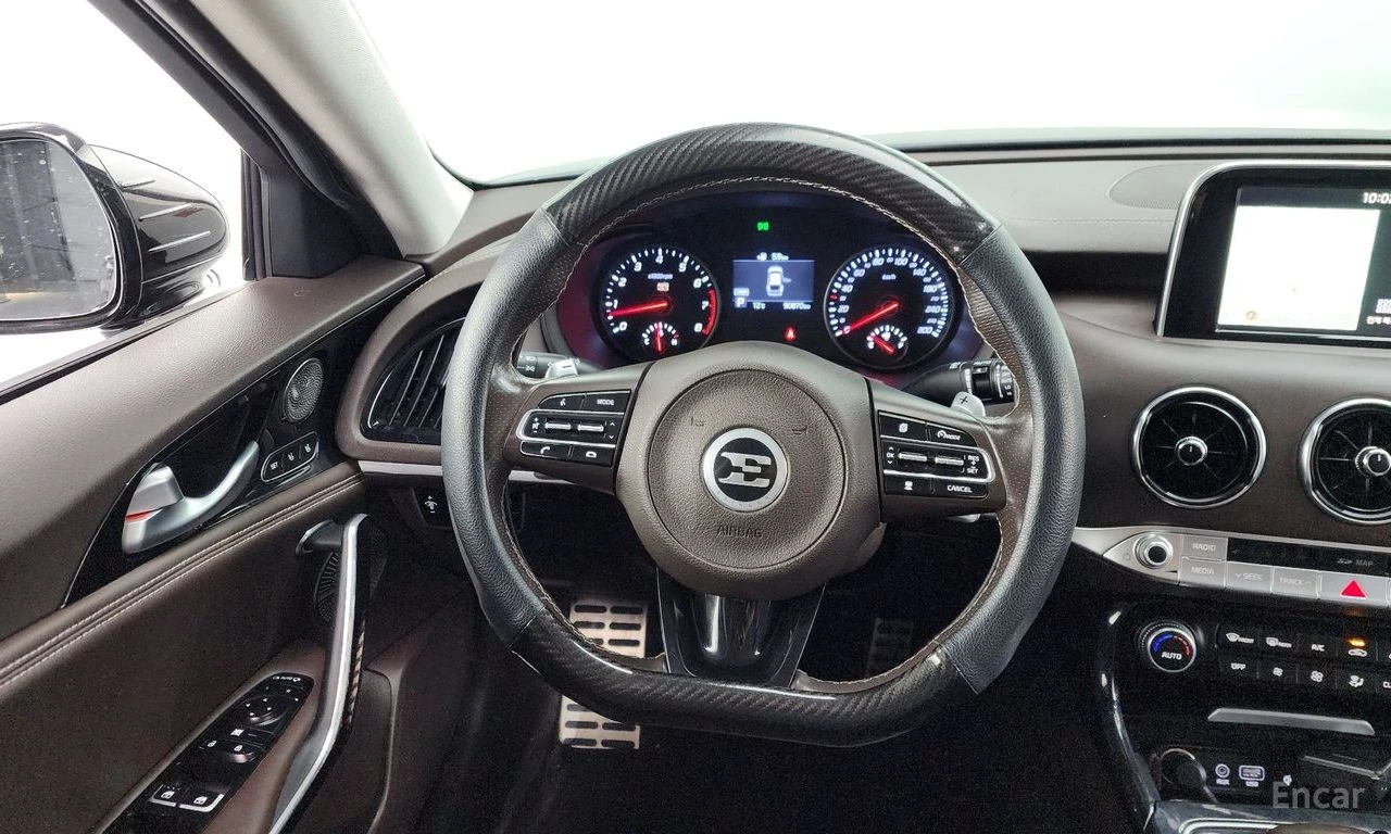 Kia Stinger 3.3* MASTERS* BREMBO* 360 КАМЕРИ* ОБДУХ* DISTRONIC, снимка 12 - Автомобили и джипове - 54512664