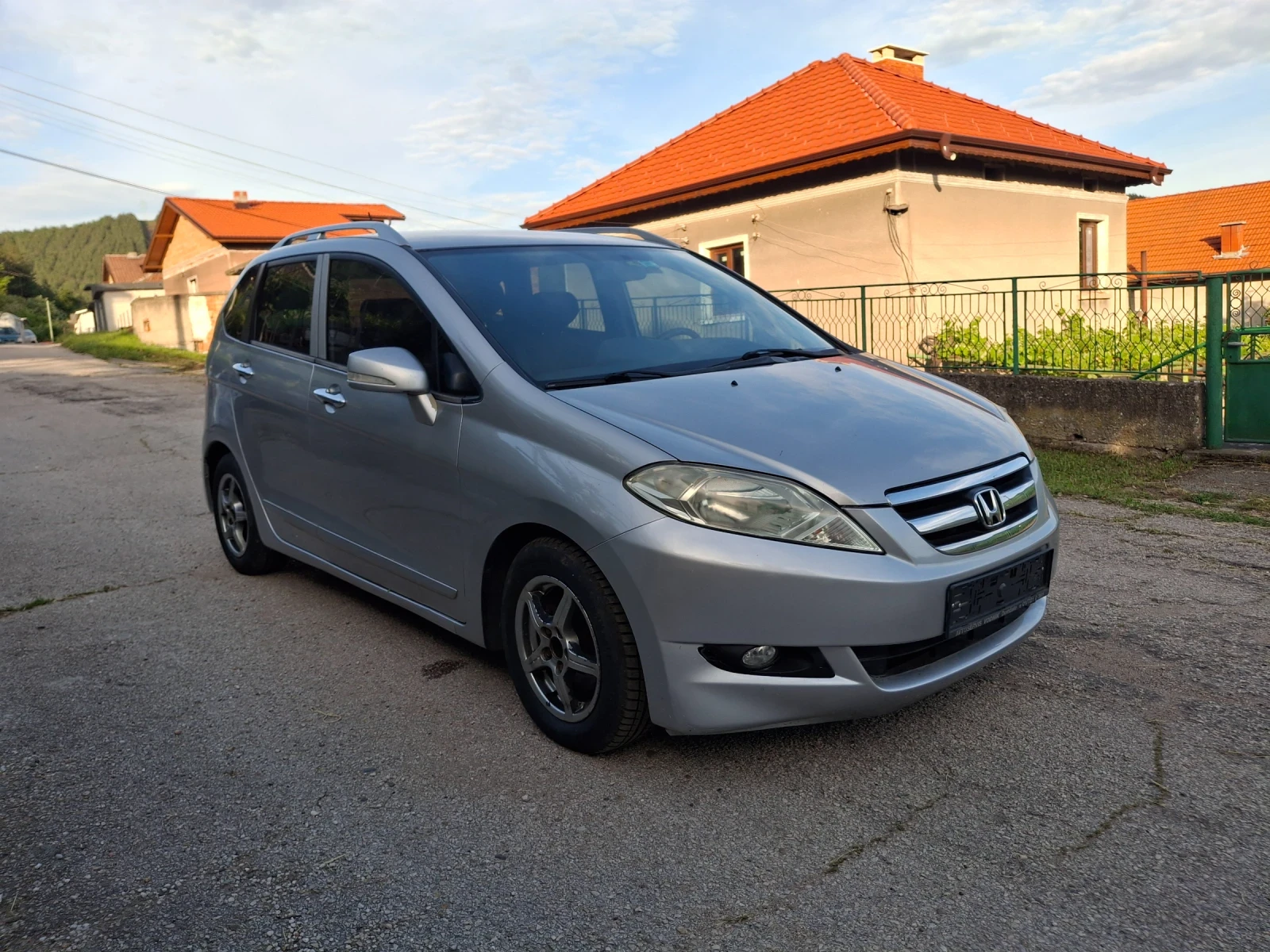 Honda Fr-v 1.7 gaz.5+ 1 mesta, снимка 2 - Автомобили и джипове - 54671116