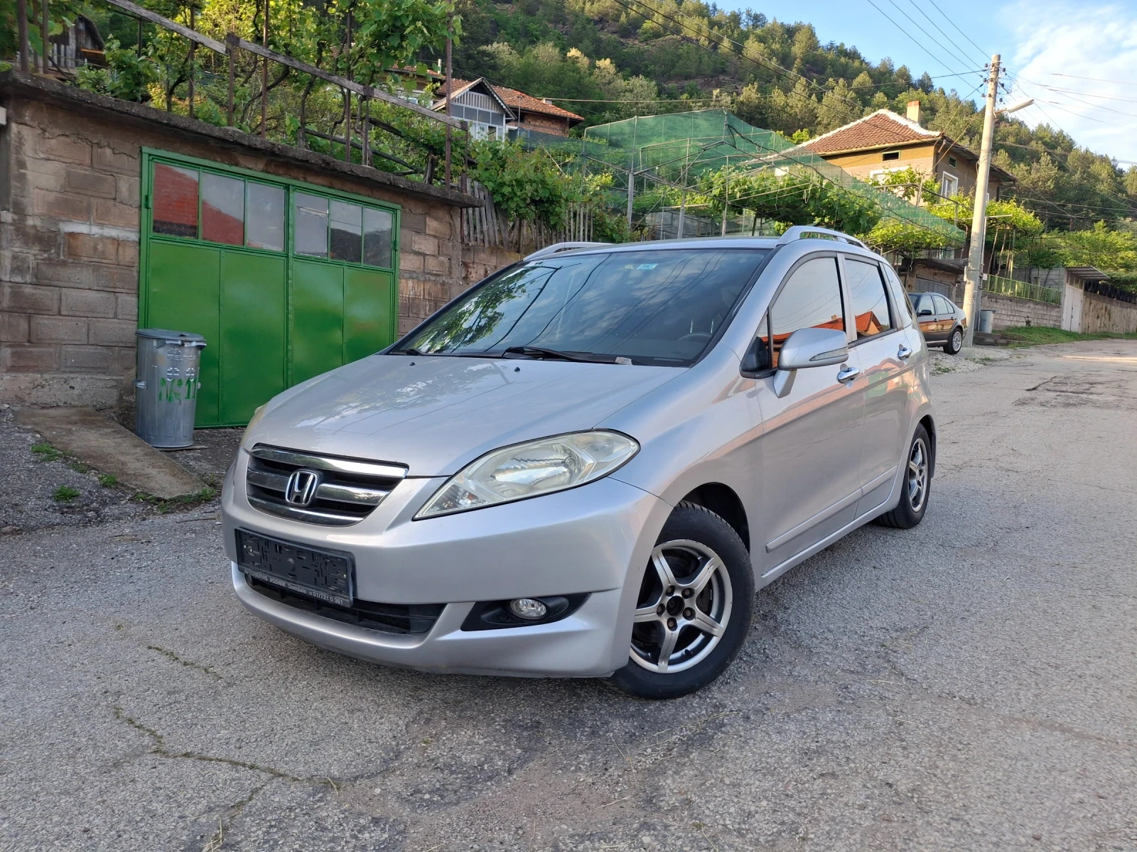 Honda Fr-v 1.7 gaz.5+ 1 mesta, снимка 3 - Автомобили и джипове - 54671116