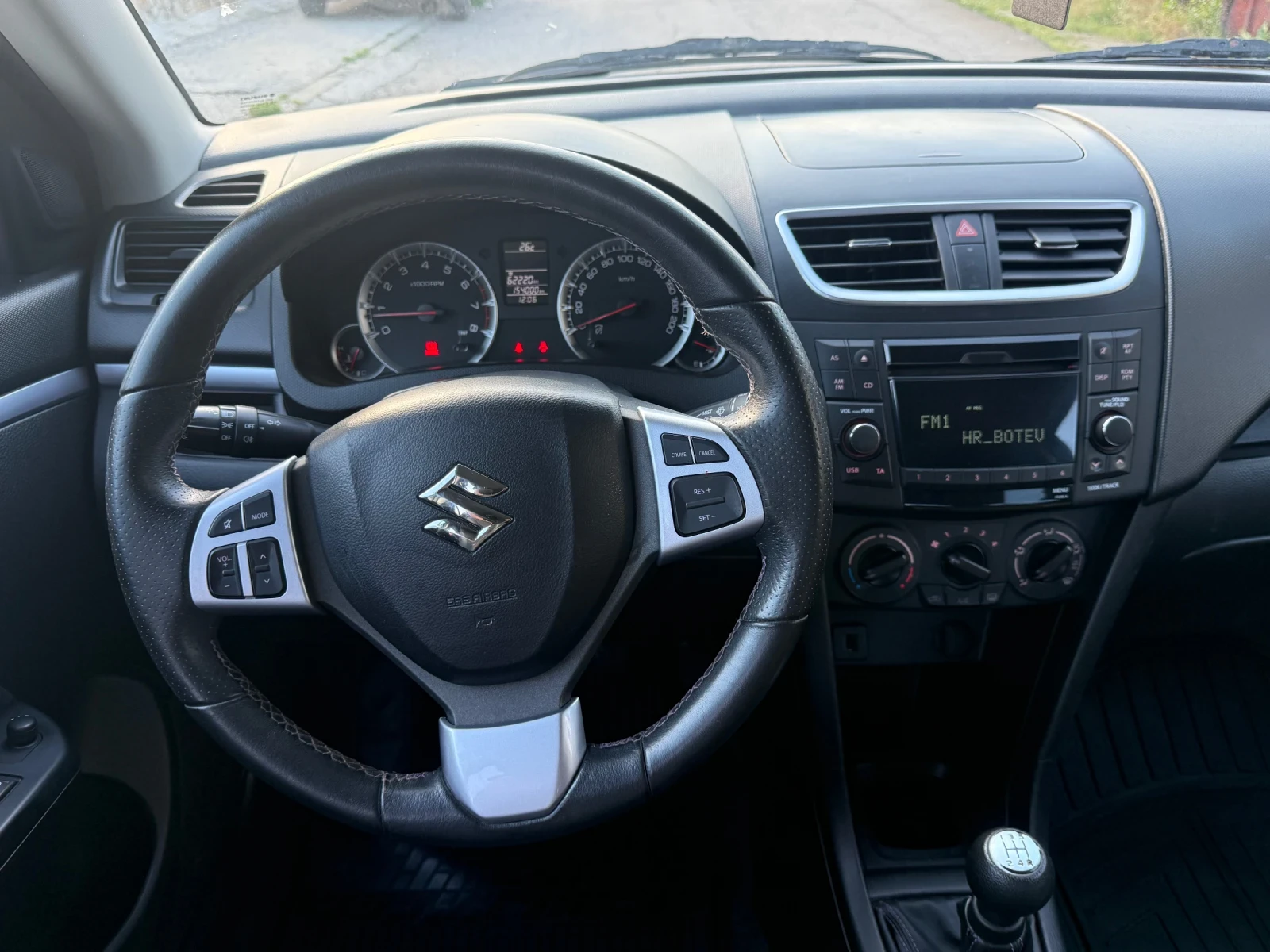 Suzuki Swift 1.2i УНИКАТ!!!, снимка 14 - Автомобили и джипове - 54671899