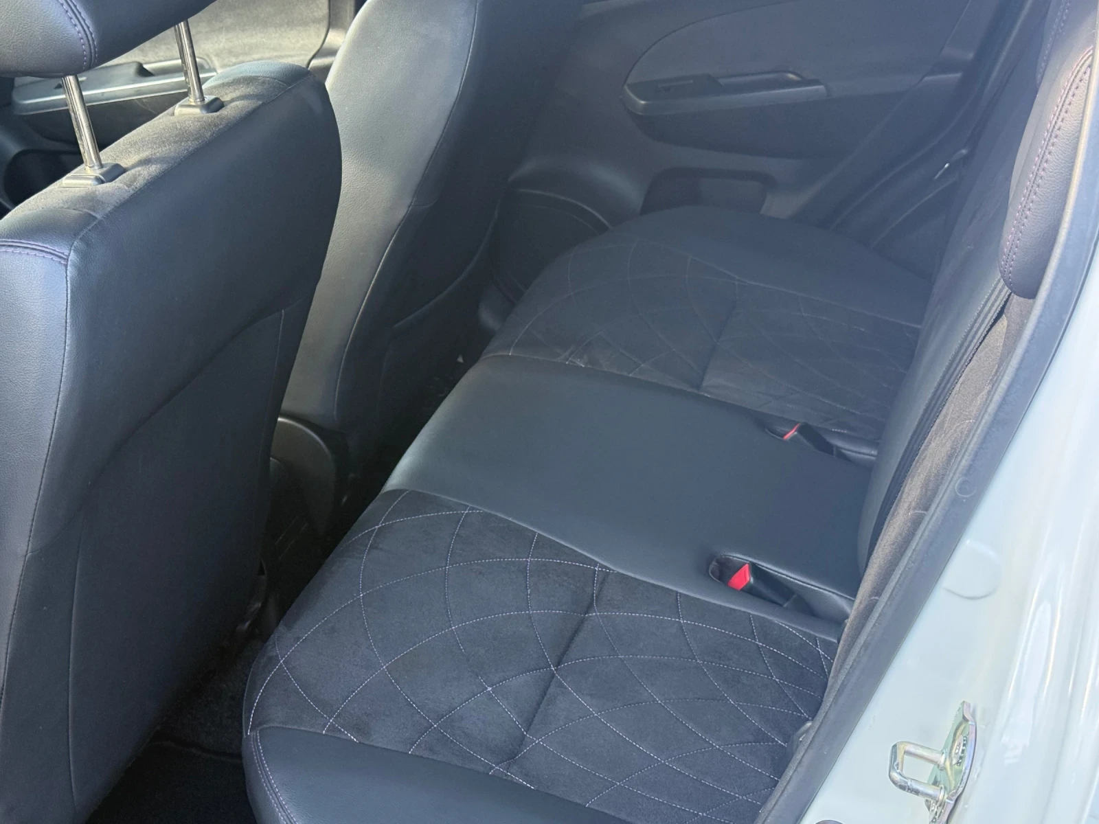 Suzuki Swift 1.2i УНИКАТ!!!, снимка 12 - Автомобили и джипове - 54671899