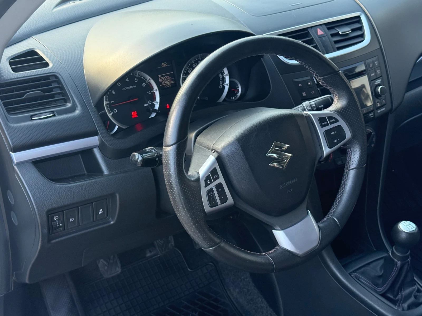 Suzuki Swift 1.2i УНИКАТ!!!, снимка 10 - Автомобили и джипове - 54671899
