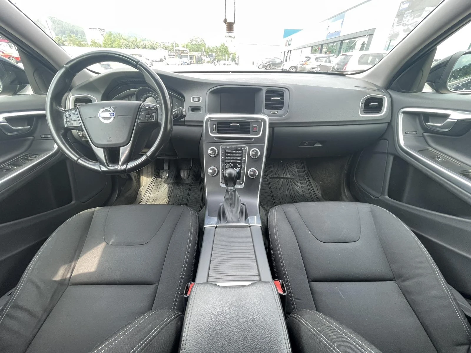 Volvo V60, снимка 15 - Автомобили и джипове - 54916491
