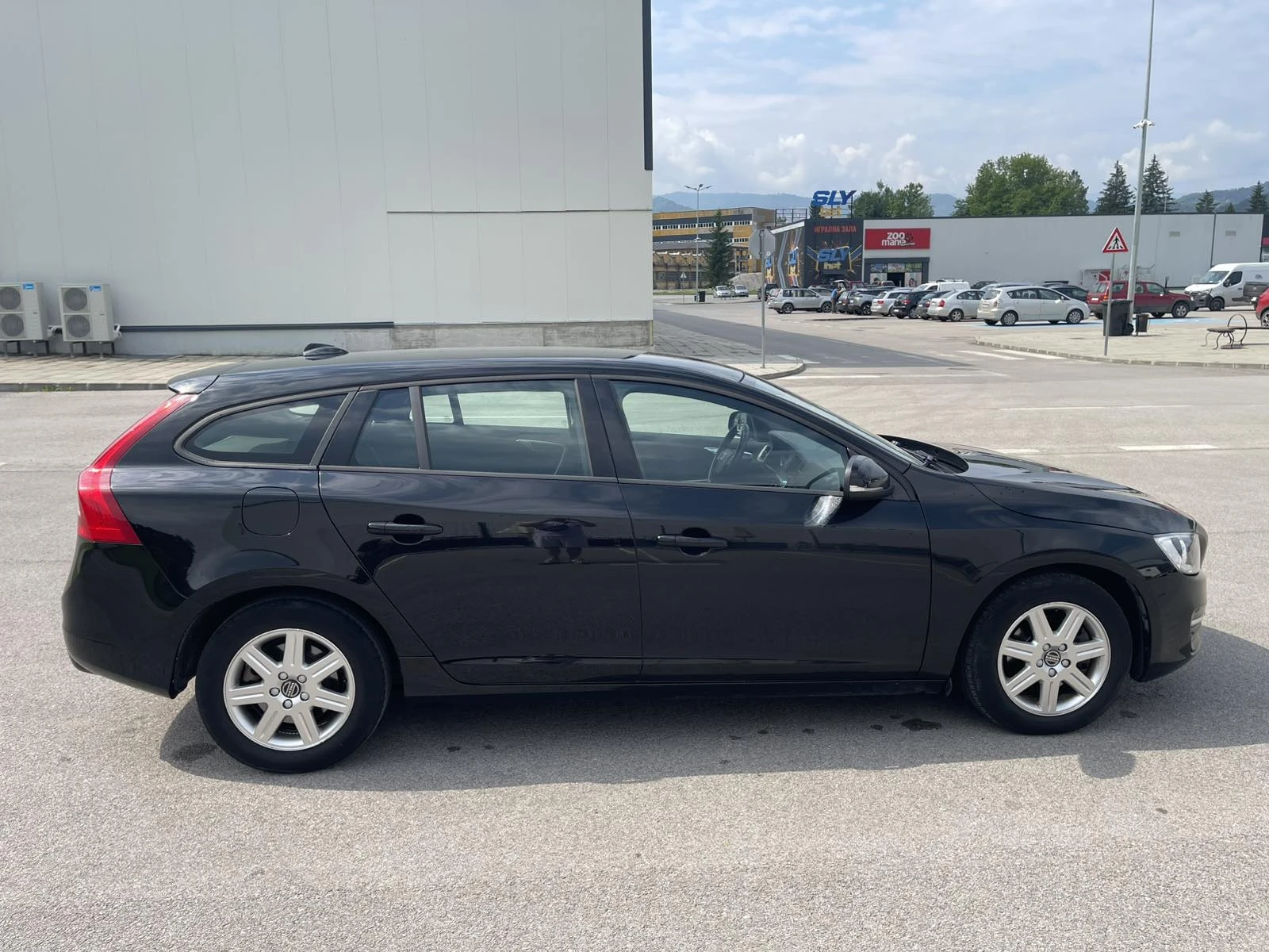 Volvo V60, снимка 8 - Автомобили и джипове - 54916491