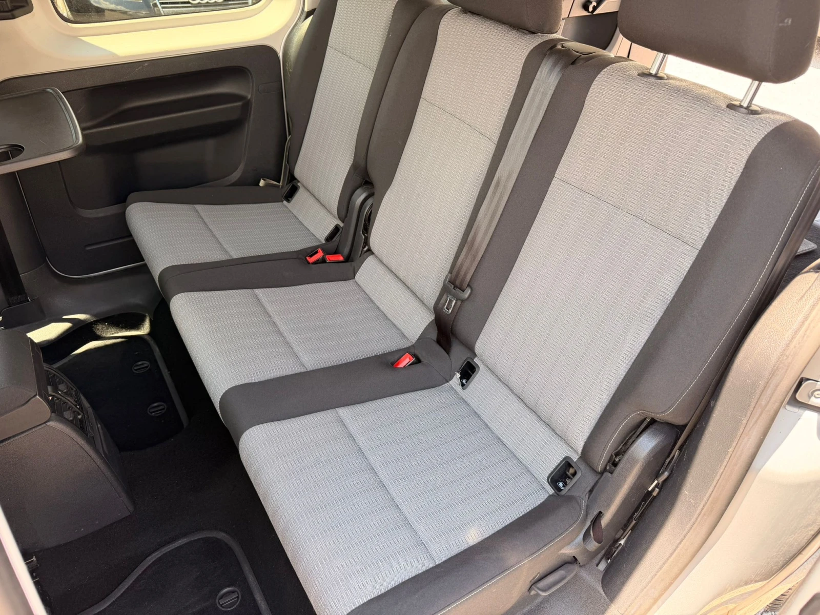 VW Caddy 1.6TDI MAXI, снимка 12 - Автомобили и джипове - 55085260